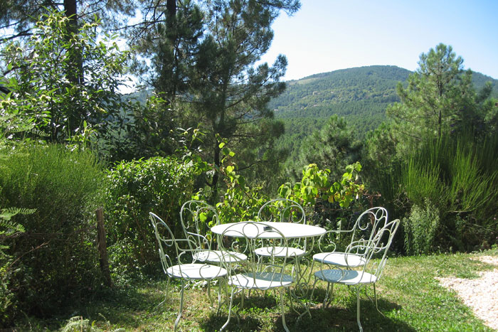 Tables et chaises en fer extérieur